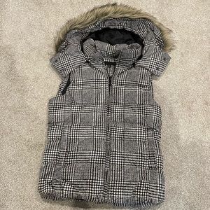 Uniqlo puffer fest with removable faux fur hood, size M
